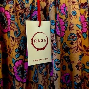 Raga pretty floral jumper in medium NWT. Boutique brand